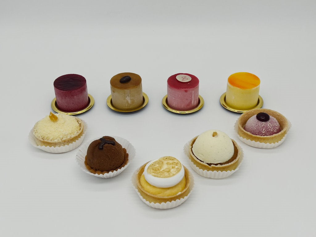 Petit fours box with 9 pieces (frozen)