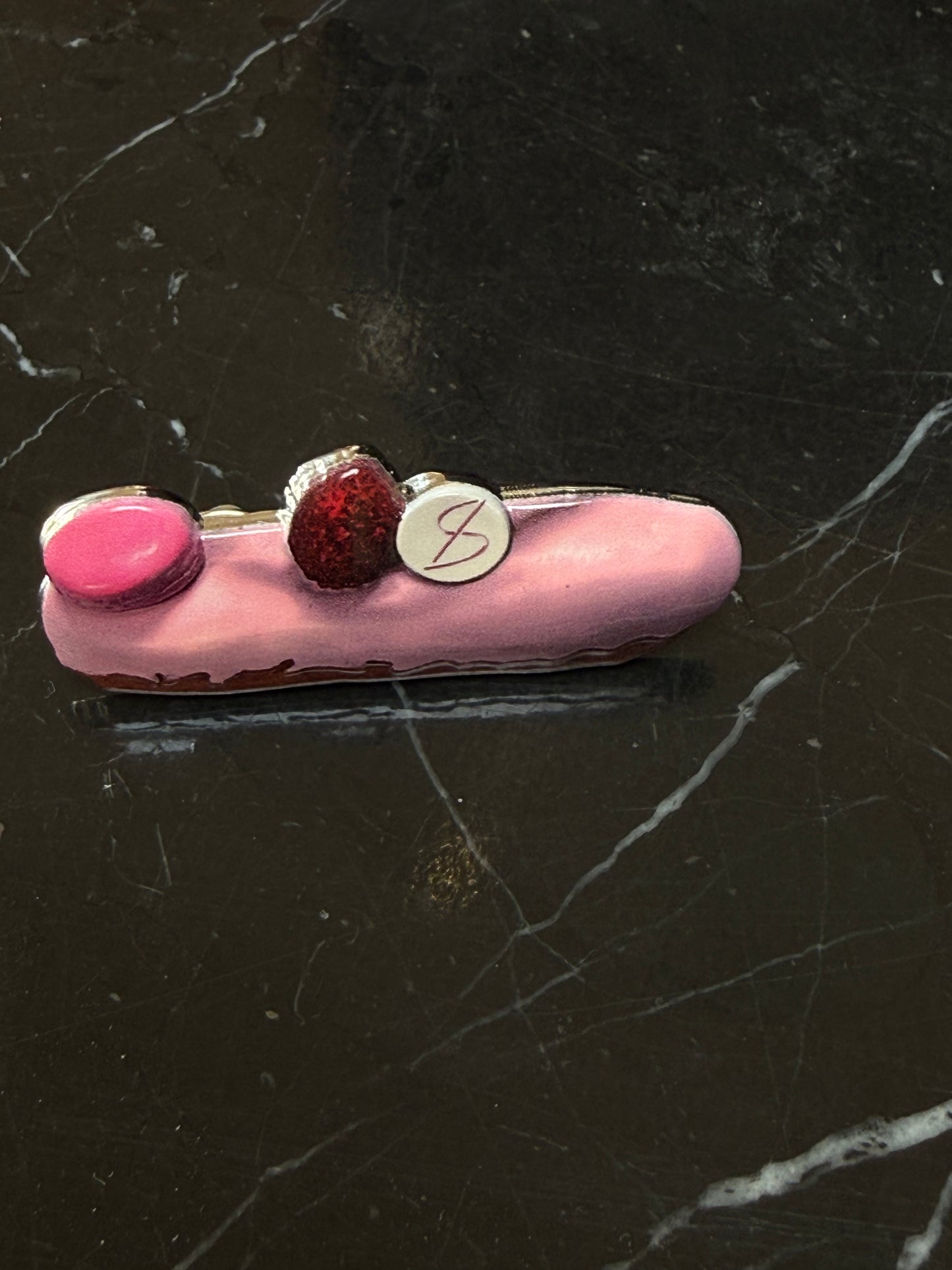 Eclair Pin