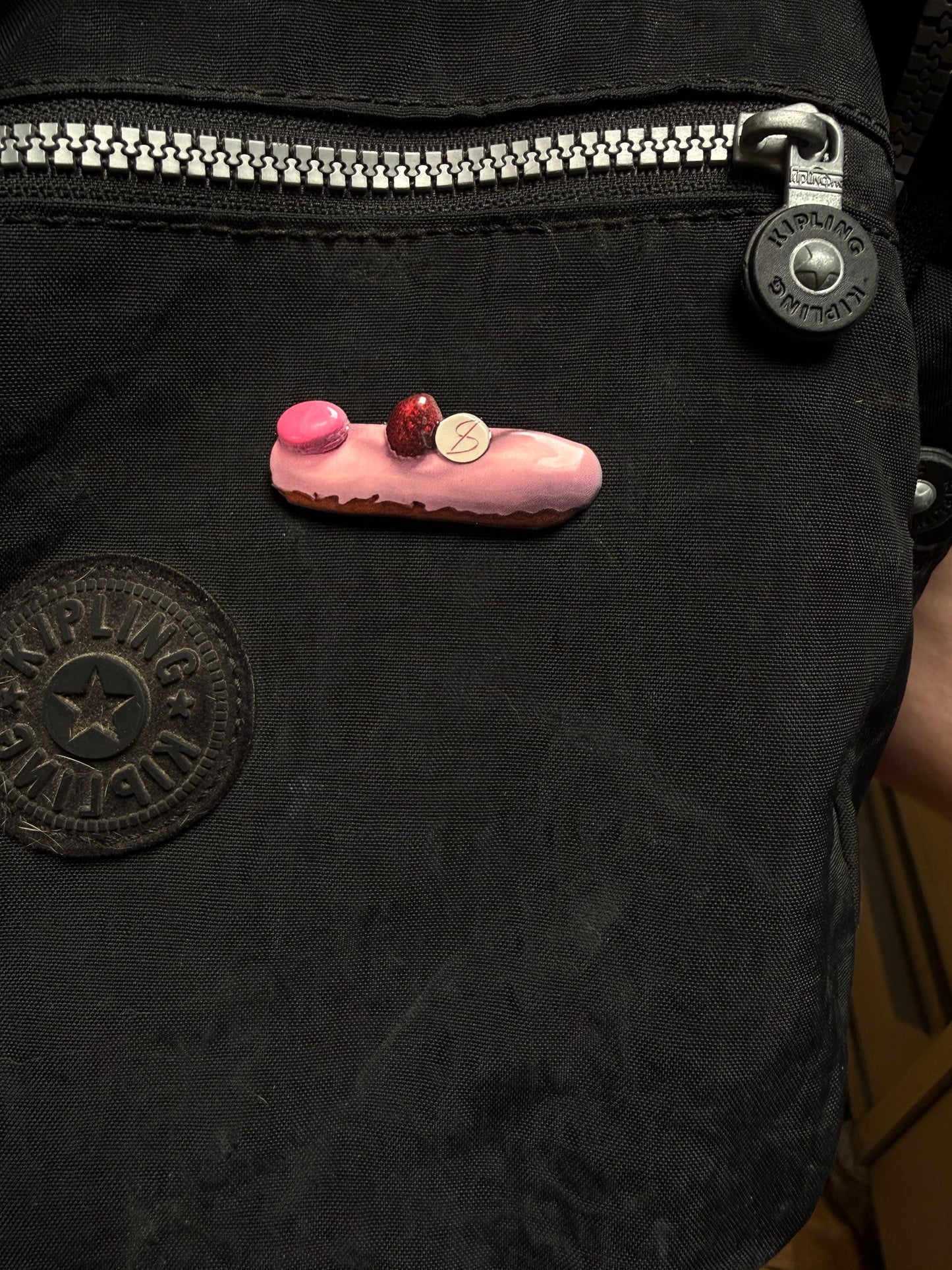 Eclair Pin